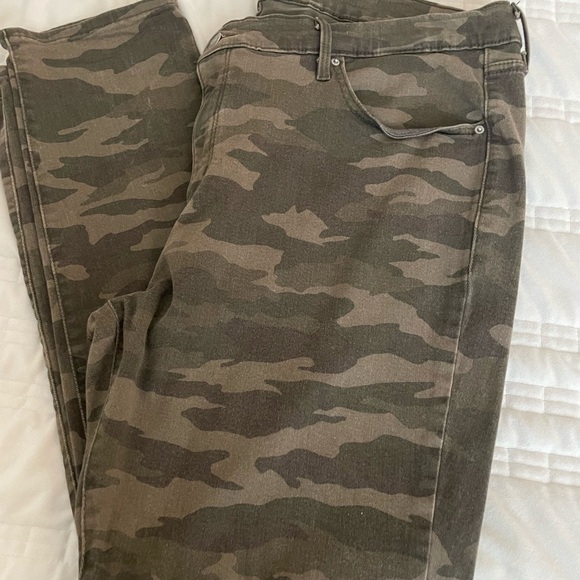 Women’s plus size Levi’s - Picture 2 of 5